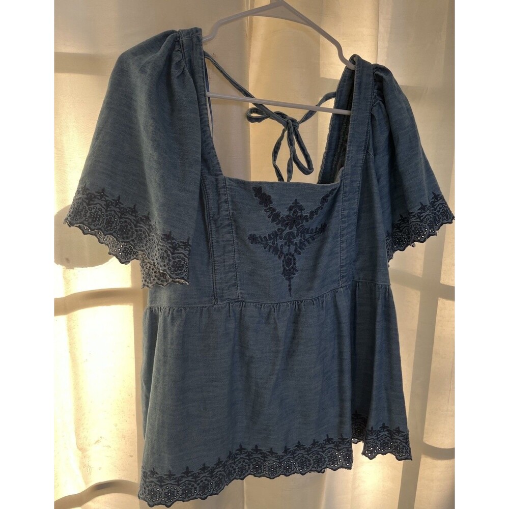 Old Navy Women XL Blue Chambray Peasant Top Embroidered Scalloped Hem 100%cotton